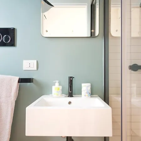 Apartment Plum Guide - On The Block Milan